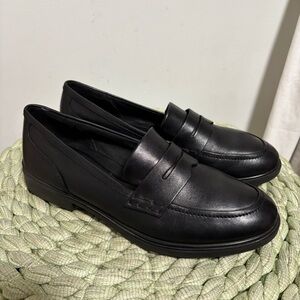 ECCO Dress Classic 15
Women's Leather Loafer